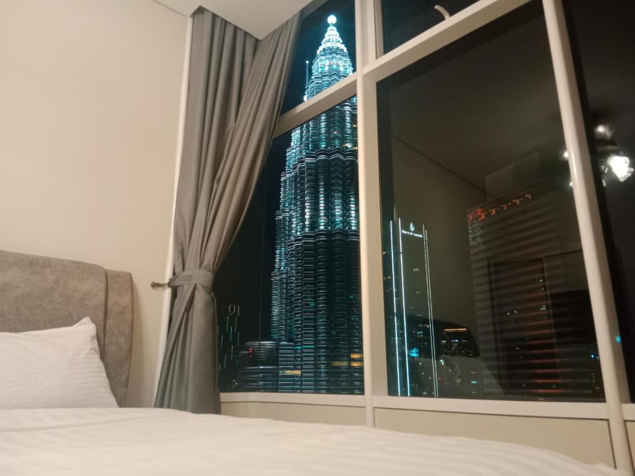 Sky Klcc By Near Petronas Twin Tower Kuala Lumpur
