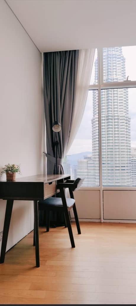 Apartment Sky Klcc By Near Petronas Twin Tower